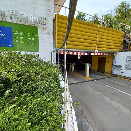 Apartment Azalea ซาเกร็บ ภายนอก รูปภาพ