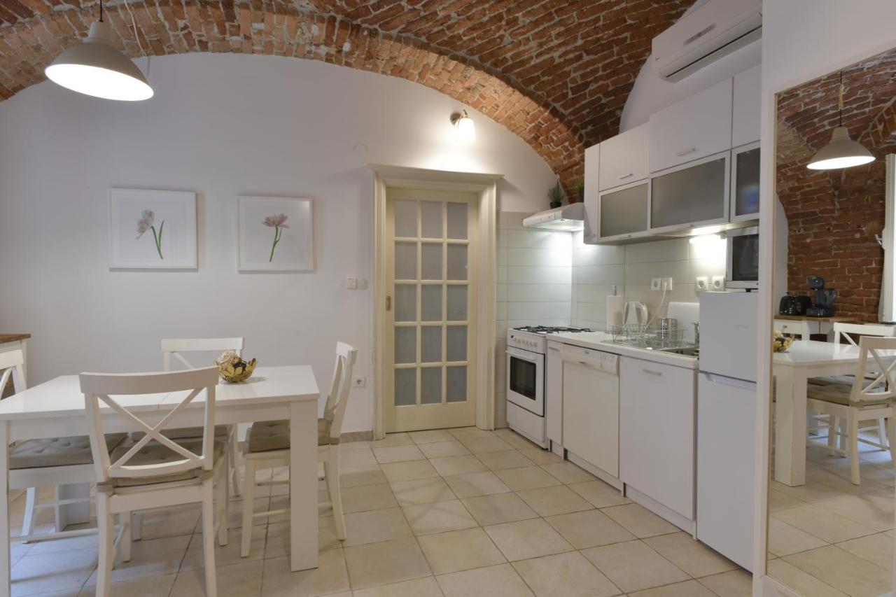Apartment Azalea ซาเกร็บ ภายนอก รูปภาพ